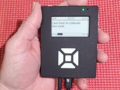 ePiPod: iPhone-Nachbau mit Raspberry Pi (Bild: delhatch)