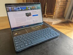 Double trouble: Lenovo Yoga Book 9i 2-in-1 Dual Screen OLED Convertible im Test