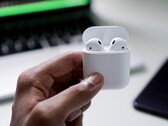 Ein weiterer Analyst glaubt, dass Apples AirPods bald ein Update erhalten werden. (Bild: Suganth, Unsplash)