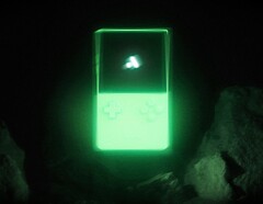 Der Analogue Pocket wird bald in einer limitierten &quot;Glow in the Dark&quot;-Version angeboten. (Bild: Analogue)