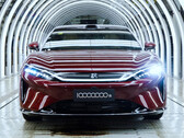 Das Jubiläumsfahrzeug der Dynasty-Reihe, ein BYD Da Han, läuft in China vom Band und markiert den Meilenstein von 10 Millionen Autos der Dynasty Serie.