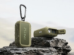 Die neue robuste Powerbank von Iniu hat 10.000mAh und eine Taschenlampe