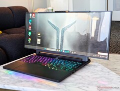 Das Legion Pro Rollable packt ein 24 Zoll Display ins Gehäuse eines 16 Zoll Notebooks. (Bildquelle: Notebookcheck)