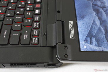 Die Scharniere sind fest und lassen bis zum maximalen Öffnungswinkel von 180° kein Wippen zu