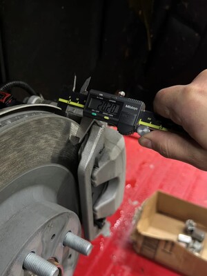 Zevcentric: Tesla Model Y Long Range Bremsanlage (Bremsscheibe).