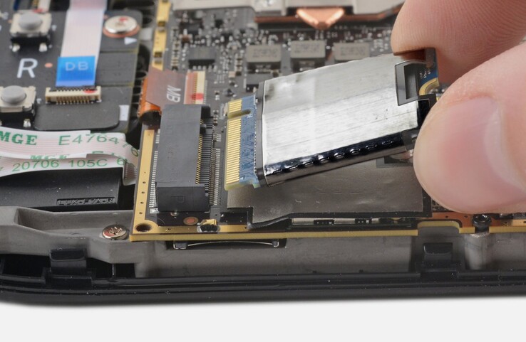 SSD-Upgrades gestalten sich beim Steam Deck relativ unkompliziert. (Bild: iFixit)