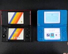 Der Anbernic RG DS ist in etwa so groß wie ein Nintendo DSi XL. (Bildquelle: ETA Prime, YouTube)