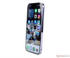 Der Nachfolger des abgebildeten iPhone 14 Pro soll endlich einen USB-C-Port erhalten. (Bild: Notebookcheck)