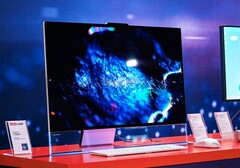 Mit dem Yoga AIO Aura Edition bietet Lenovo einen der schönsten All-in-Ones an.