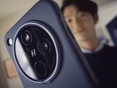 Das Oppo Find X8 setzt auf ein rundes Kameramodul mit Hasselblad-Branding. (Bildquelle: Oppo)