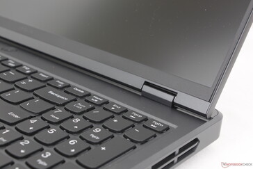 Kleine Scharniere vermitteln keinen besonders langlebigen Eindruck