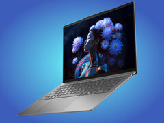 Das IdeaPad Slim 5 Ultra wiegt mit OLED-Display nur knapp über 1kg