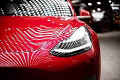 Tesla soll ab nächstem Jahr wieder deutlich mehr Sensoren in seine Fahrzeuge verbauen. (Bild: Vlad Tchompalov)