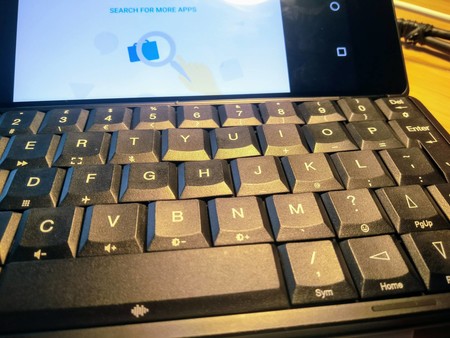Die holprige Tastatur bei der Erstauslieferung des Gemini PDA stellte nicht alle User zufrieden. (Bild: Facebook)