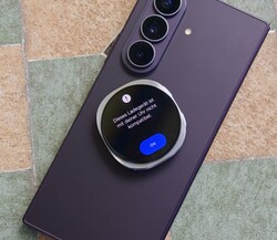 Galaxy Watch9 beim Ladeversuch über Wireless PowerShare