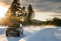 Der neue Range Rover Electric bei Wintertests bei -4°C in Schweden. (Bildquelle: Land Rover)