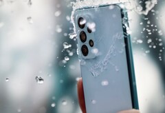 Nicht alle Smartphones von Samsung sind so wasserfest, wie der Hersteller behauptet hat. (Bild: Samsung)