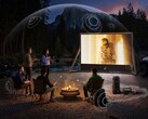 Der Soundcore Nebula X1 Pro ermöglicht Outdoor-Kino im XXL-Format.