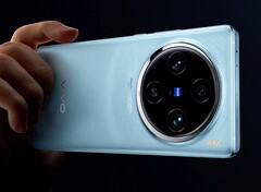 Das Vivo X100 Pro besitzt gleich drei 50 Megapixel Kameras mit relativ großen Sensoren. (Bild: Vivo)
