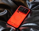 Das Xiaomi 18 Pro (Max) wird in Europa nicht in der transparent roten Farbe zu haben sein aber in einem anderen Rot.
