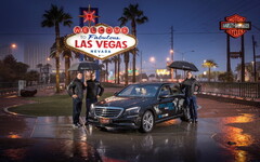 Mercedes-Benz feiert mit MBUX die Revolution im Cockpit.