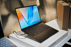 Die Laptops der Vivobook S-Serie von Asus, hier das Vivobook S14, sind dank der neuen AMD Ryzen AI Prozessoren offizielle Copilot Plus PCs (Bild: A. Waetzel/NBC).