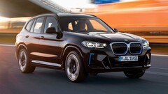Der traditionell designte BMW iX3 könnte im kommenden Jahr eine sportlichere M-Variante erhalten (Bild: BMW)