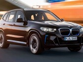 Der traditionell designte BMW iX3 könnte im kommenden Jahr eine sportlichere M-Variante erhalten (Bild: BMW)