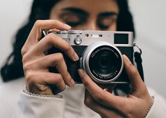Die Fujifilm X100VI erhält eine Bildstabilisierung für schärfere Fotos bei wenig Licht. (Bild: Fujifilm)