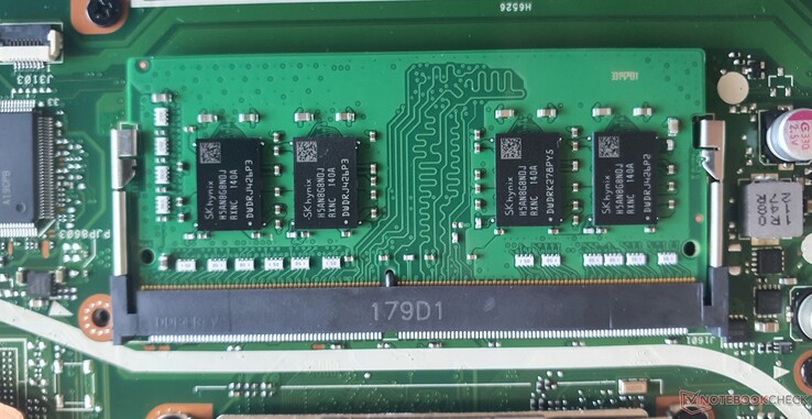 Die 16-GB-DDR4-3200-RAM (8 GB verlötet + 8 GB gesteckt) laufen im Dual-Channel-Modus