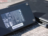 Die PSU ist knapp 800 Gramm schwer.