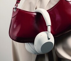 Die Sony WH-1000XM6 erhalten ein überarbeitetes Design mit faltbarem Scharnier aus Metall. (Bildquelle: Sony)