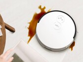 Der TP-Link Tapo RV10 Saugroboter ist mit einem Wischpad ausgestattet, um auch gegen Flecken anzukommen. (Bild: TP-Link)