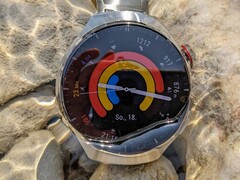 Die Huawei Watch 4 Pro bekommt ein umfangreiches Update (Bildquelle: Benedikt Winkel, Notebookcheck)