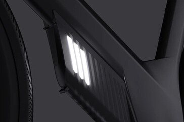 An der Seite sind LEDs vorhanden