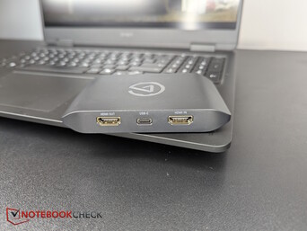 Hinten: 2x HDMI 2.0, 1x USB-C (5Gb/s)