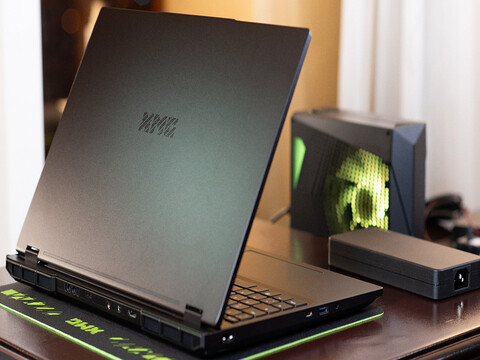 Video: Der perfekte Gaming-Laptop(?), eine massive Workstation und aufrüstbarer RAM für Strixpoint - XMG@CES2025 (EN)