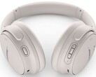 Amazon Spanien bietet die weißen Bose QuietComfort 45 derzeit mit einem ordentlichen Preisnachlass an (Bild: Bose)
