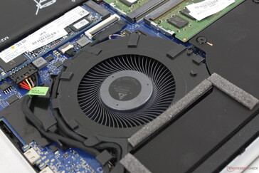 Die Kühllösung besteht aus zwei Lüftern mit einem Durchmesser von 55 bis 60 mm und einer Vapor Chamber