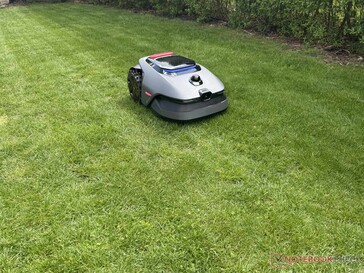 Mova LiDAX Ultra 1200 bei der Arbeit auf der Fläche...