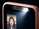 Das Nokia 250 4G Smart unterstützt Videochats, und bietet dafür sogar eine nach vorne gerichtete LED.