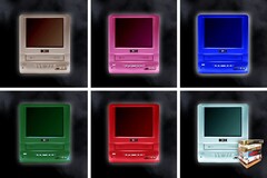 Die RetroBox kombiniert ein kleines LCD mit einem VHS-Player. (Bildquelle: RetroBox)