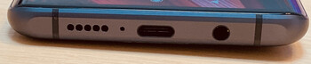 Unten: Lautsprecher, Mikrofon, USB-C-Port, 3,5-mm-Audioport