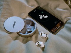 Die Bose Sleepbuds II können keine Musik wiedergeben, stattdessen gibt es 35 Soundtracks, die speziell zum besseren Einschlafen entwickelt wurden. (Bild: Bose)