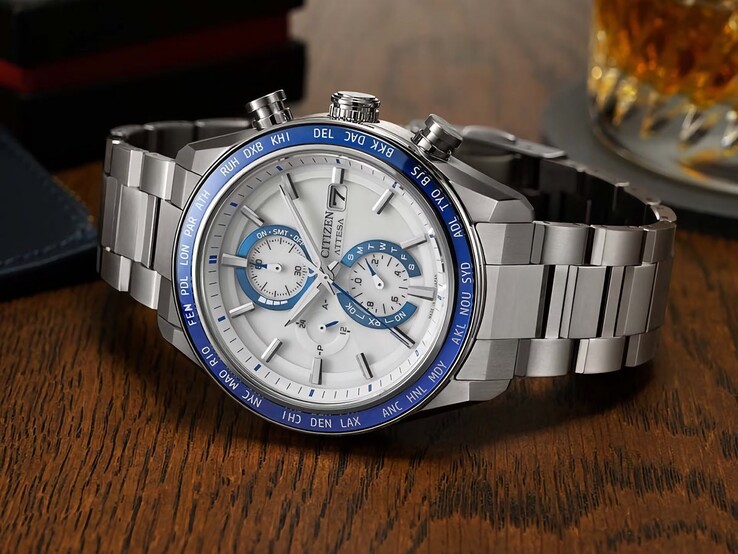 Citizen Attesa AT8297-51L Chronograph auf einem Holztisch
