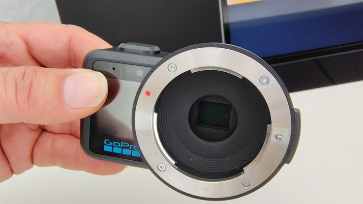 Diese stark beanspruchte GoPro Mission 1 Pro ILS zeigt den staubigen, freiliegenden 1-Zoll-Sensor