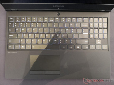 Das Y530 ist günstiger, doch seine Pfeiltasten sind größer und es besitzt einen Nummernblock