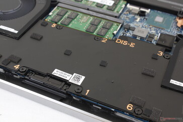 Eine der wenigen mobilen Workstations mit Vapor-Camber-Kühlung für maximale Leistung bei super-dünnem Design