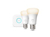 Bei Saturn gibt es aktuell ein Philips Hue Starter Set mit Bridge und zwei Leuchtmitteln für nur 44 Euro. (Bild: Signify)