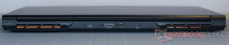 USB-C 3.2 Gen2×1(ohne Zusatzfunktionen); HDMI 2.1 (mit HDCP 2.3); Mini DisplayPort 1.4; Netzteilanschluss;